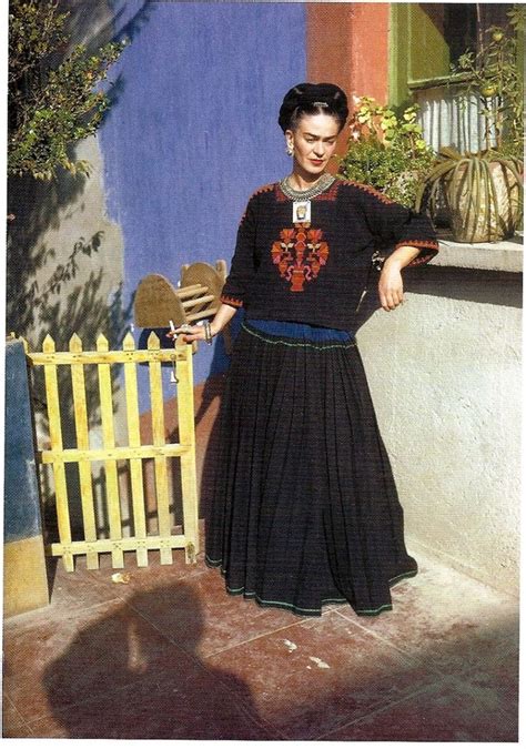 23 Beautiful Color Photos Of Frida Kahlo From Between The 1930s And