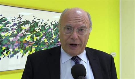 Jun 22, 2021 · per massimo galli, come scrive francesco storace sul tempo, a novembre suonerà pure l'ora della pensione. L'infettivologo: "Troppa gente in giro che ha l'infezione ...