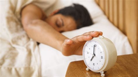 Why You Shouldnt Sleep Late On Weekends