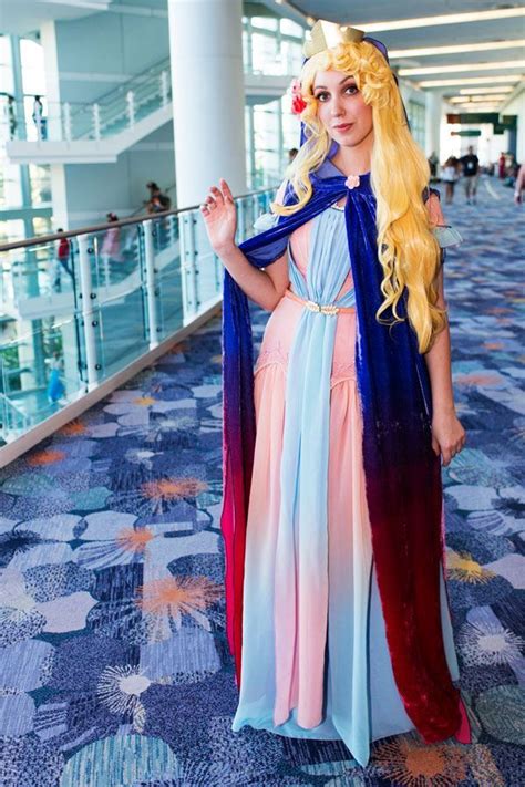 15 Amazingly Over The Top Female Cosplayers From Disney S Expo Refinery29 Refinery29