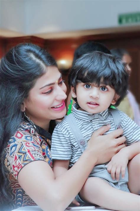 In this post, we are going to tell you all the details about raiza. Actor Vijayalakshmi- Family Photos - Suryan FM