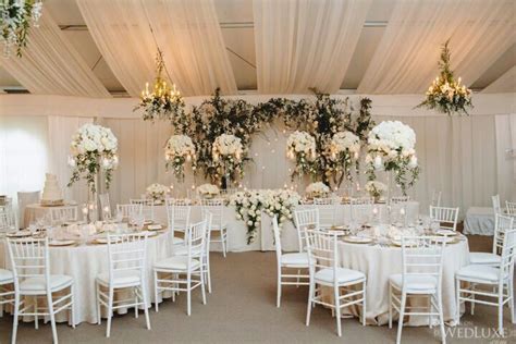 Snowy White Wedding Designs Which Apply With An Elegant