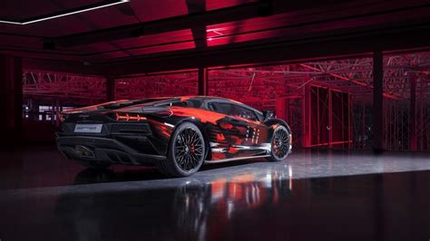 Lamborghini Destapa Un Exclusivo Aventador S En La Inauguración De Su