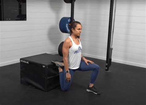 Couch Stretch For Beginners How To Stretch Your Tight Hip Flexors Fitness Drum