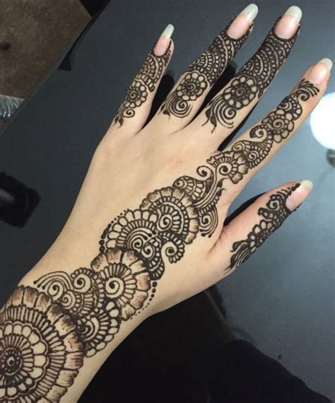 This simple mehndi design is best suitable for beginner or people who wants to learn more about mehendi and way to drawn a mehndi. Beautiful floral mehendi designs collection for hands