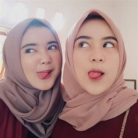 Pin Di Jilbab Cantik