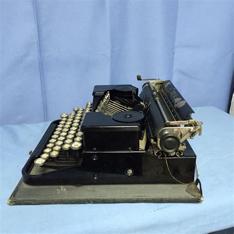 Antique 1920s Royal Portable Typewriter Model P With Original Case