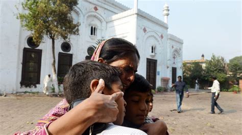 Suicide Bombers Kill 81 At Church In Peshawar Pakistan Cnn