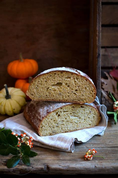 It's the perfect bread for the fall season! Chleb dyniowy na zakwasie | Pumpkin bread, Sourdough bread ...