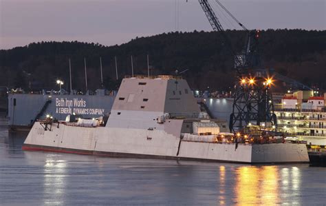 Battleship Vs Destroyer Could The Old USS Wisconsin Sink The Navy S New Zumwalt Class The
