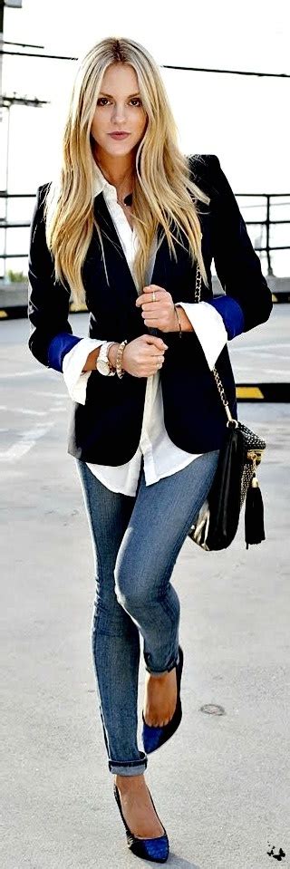 Smart casual attire guide for women. Trendy New Street Style Looks For Summer 2021 | FashionGum.com