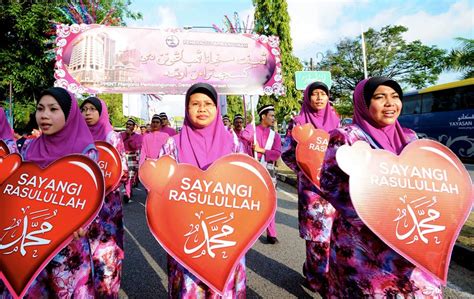 • menerima wahyu di gua hira ' sebagai perlantikan menjadi nabi dan rasul akhir zaman. Maulidur Rasul 2013 | Astro Awani