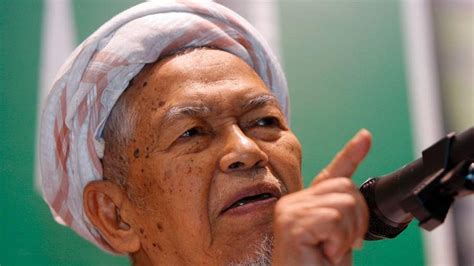 Islamic Spiritual Leader Nik Aziz Who Helped Keep Malaysias Opposition United Dies At 84