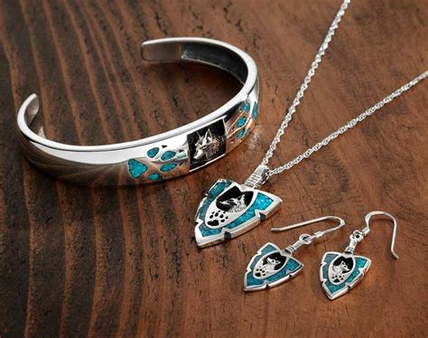 Sterling Silver turquoise wolf inlay arrowhead pendant Necklace