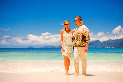 banco de imagens de praia mar pessoas ar período de férias casal romance cerimônia