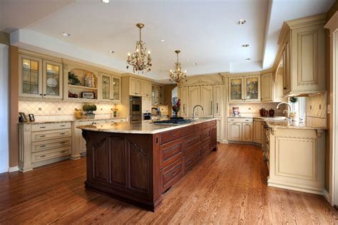 Each type of wood has its own intensity of grain and distinct style. 6 CURRENT TRENDS IN CABINETRY - November 2011 Newsletter | Vision Woodworks