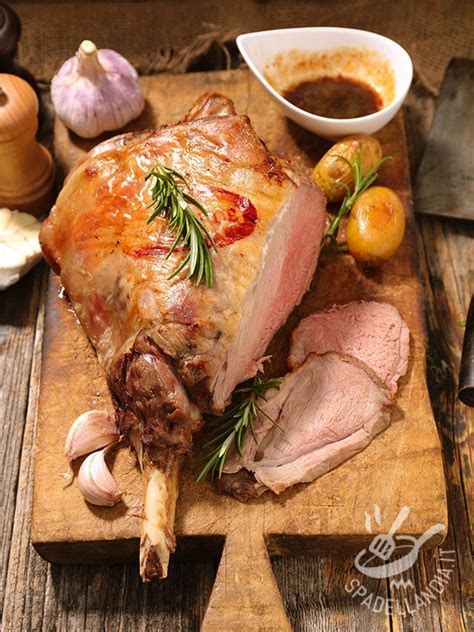 Scopri ricette, idee per la casa, consigli di stile e altre idee da provare. Cosciotto di agnello al forno: la tipica Pasqua in una ...