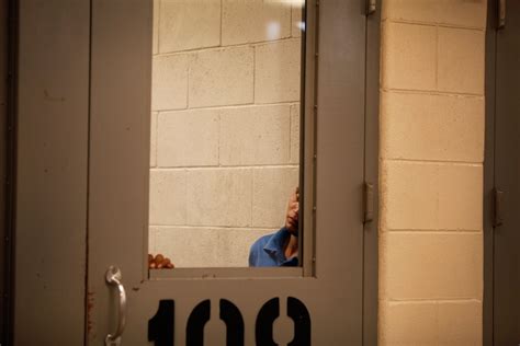 The Us Keeps 34000 Immigrants In Detention Each Day Simply To Meet A