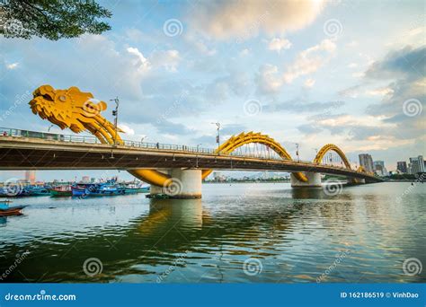 Le Pont Du Dragon River Bridge Rong Bridge Symbole De La Ville De Da