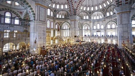 Aynı zamanda oruçta imsak ile başlar. İstanbul Cuma namazı saat kaçta? Diyanet Cuma hutbesini ...