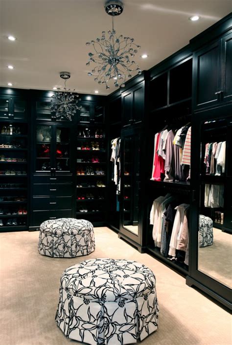 Make your clothing elegant and pleasurable choosing your preferred style: 15 Elegant Luxury Walk-In Closet Ideas To Store Your ...