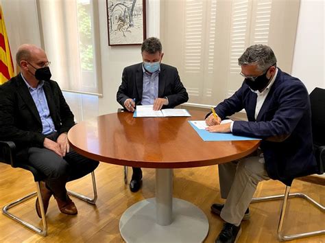 La marca d'origen cerveser controlava des de l'any 2011 el 50% del grup cacaolat i ara passarà a assumir el 100% de l'empresa de làctics. Banyoles signa un conveni de col·laboració amb grup Bon ...