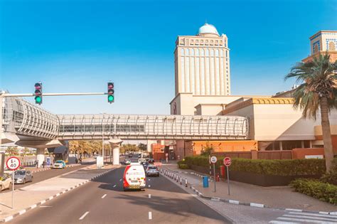 La Principal Arteria De Transporte De La Ciudad De Dubái Sheikh Zayed