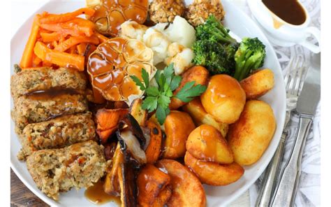 Delicious family dinner ideas doesn't have to be difficult. Simple Roast Dinner | VRC | veganrecipeclub.org.uk