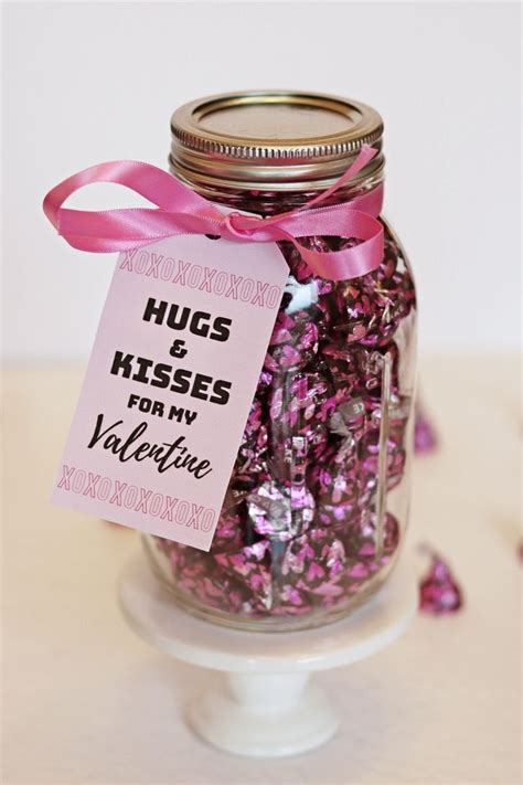 Make This Easy Mason Jar Hershey Kisses Valentine Gift With The