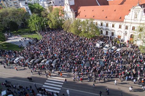 Ďalší veľký protest v Bratislave FOTO Tisíce nespokojných ľudí volali