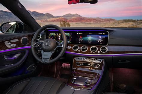Rare turbo model, 2020 model, full interior / exterior amg model, mercedes multi beam led lights, electric convertible. Mercedes Classe E restylée (2020) : elle change de visage ...