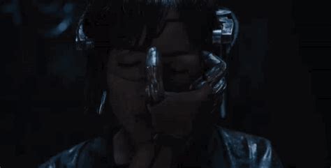 Scarlett Johansson Takes Off Her Face In Ghost In The Shell Super