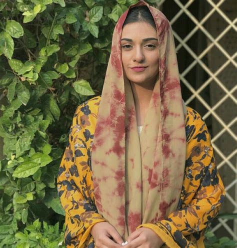 Sarah Khan Beautiful Women Videos Pakistani Actress Beautiful Hijab