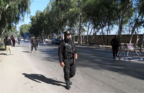 paquistão executa quatro taliban condenados por massacre numa escola paquistão pÚblico