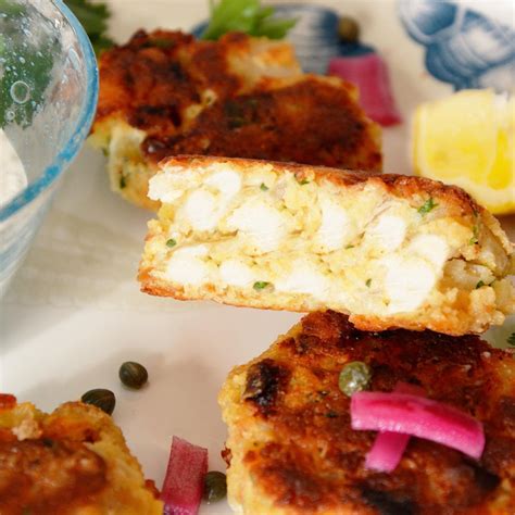 Classic Fish Cakes With Herbed Tartar Sauce