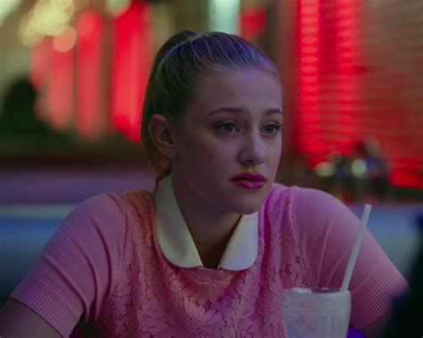 Betty Cooper Outfit Watch — 1x05 Chapter Five Heart Of Darkness
