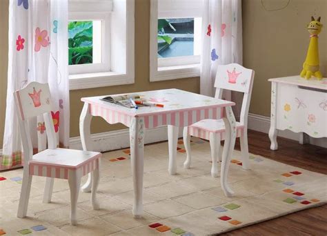 Childrens tables and chair sets come in a wide range of finishes, from wipe clean plastic to traditional wood, including inflatable chairs and fully upholstered you can also buy folding chairs in child sizes with metal and wooden versions available. Wooden Table and Chairs for Kids - HomesFeed