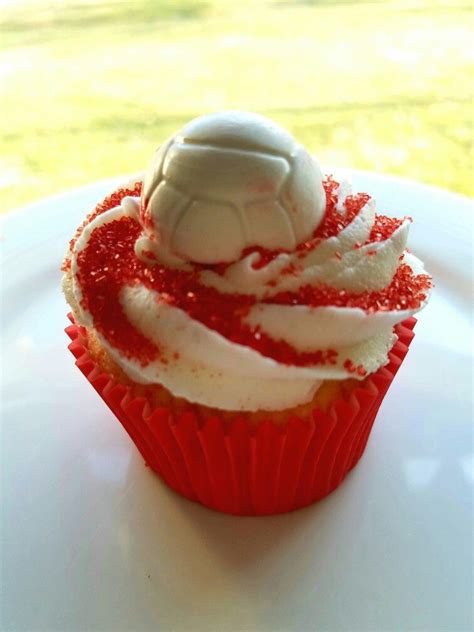 👀😁😍🎂🎉🏐 bolo lindo para os amantes de vôlei! Volleyball cupcake | Kochen