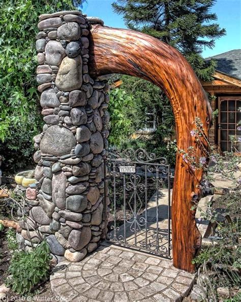 Gorgeous Iron And Wooden Garden Gate Decoration Ideas