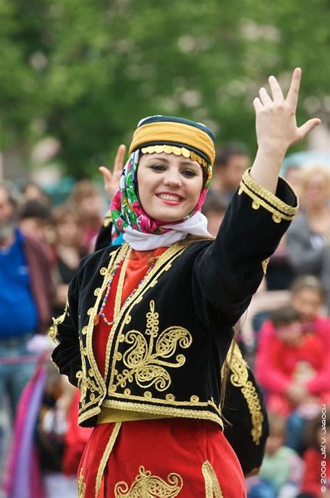 Konservatuar S Navlar Traditional Outfits Turkish Clothing