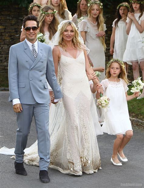 Kate is his biggest muse and he was never, ever going to let his friend down, one source said. Celebrity Wedding Dresses, Elegant Vintage Style Kate Moss ...