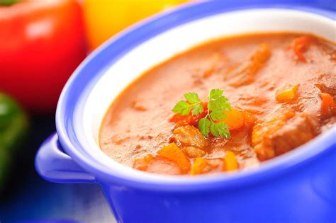 Easy slow cooker beef goulash recipe