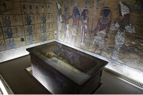 King Tuts Tomb May Have Hidden Chambers Egypt Says King Tut Tomb