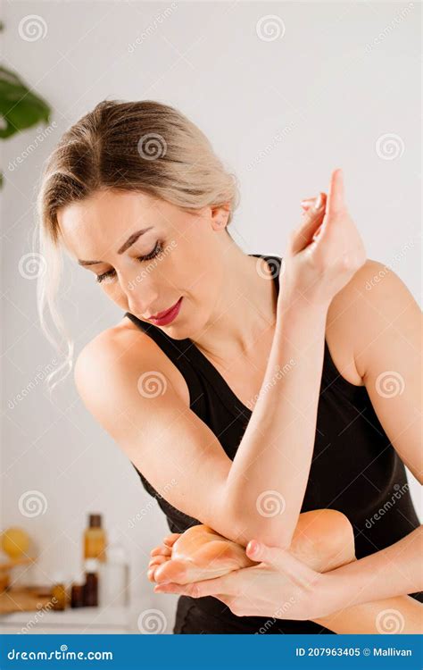 Lomi Lomi Massage For Feet And Legs Stock Image Image Of Cosmetic Person 207963405