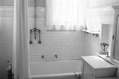 Small White Victorian Bathroom Ideas 1024x683 Wallpaper