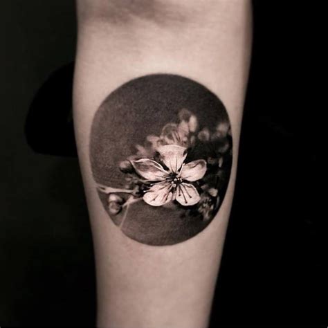 Tatuajes De Flores Y Su Significado Para Adornar Tu Piel Round Tattoo