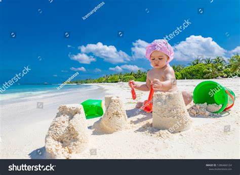 Feliz Beb Desnudo Jugando En La Foto De Stock Shutterstock