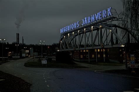 Degerfors har sitt namn från degerforsen där en stångjärnshammare anlades vid nedre degerfors 1660 och vid övre degerfors 1666, hyttorna anlades på initiativ av georg camitz. Staden som försvann - Kolbjörn Guwallius