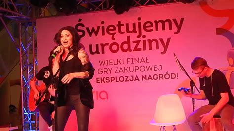 Zatiaľ nevieme o žiadnej akcii, ale môžete interpreta sledovať. Ewelina Lisowska ''Prosta Sprawa'' akustycznie Dąbrowa ...