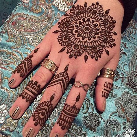 A creative experiment you can do for your wedding. 2018 Latest Leaf And Floral Mehndi Design - Sensod